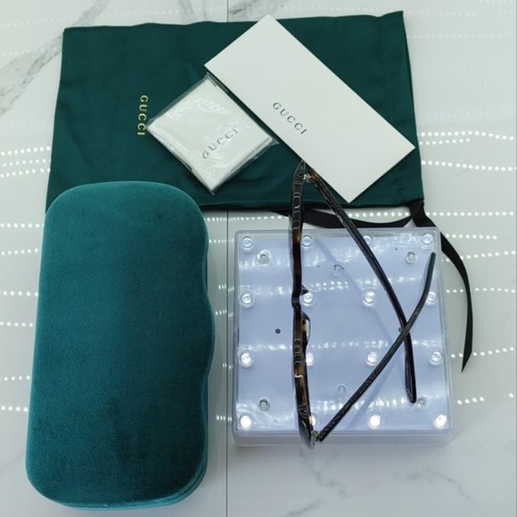 Gucci Oversize Butterfly Sunglasses - Picture 4 of 7